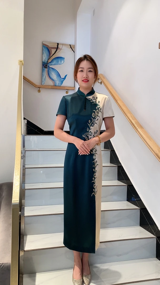 朱紫褕17801衣长122修身显瘦旗袍领高端大气重工刺绣高级醋酸