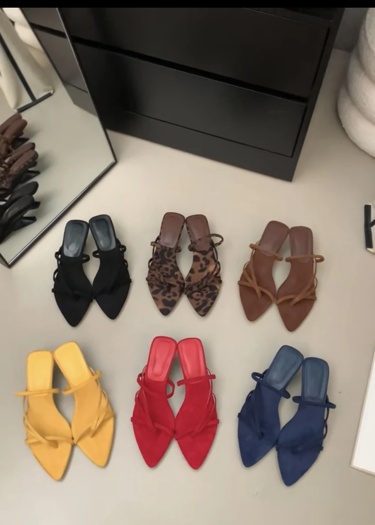 坡跟尖头豹纹夹趾凉鞋配裙子高跟女鞋外穿2025新款仙女凉拖