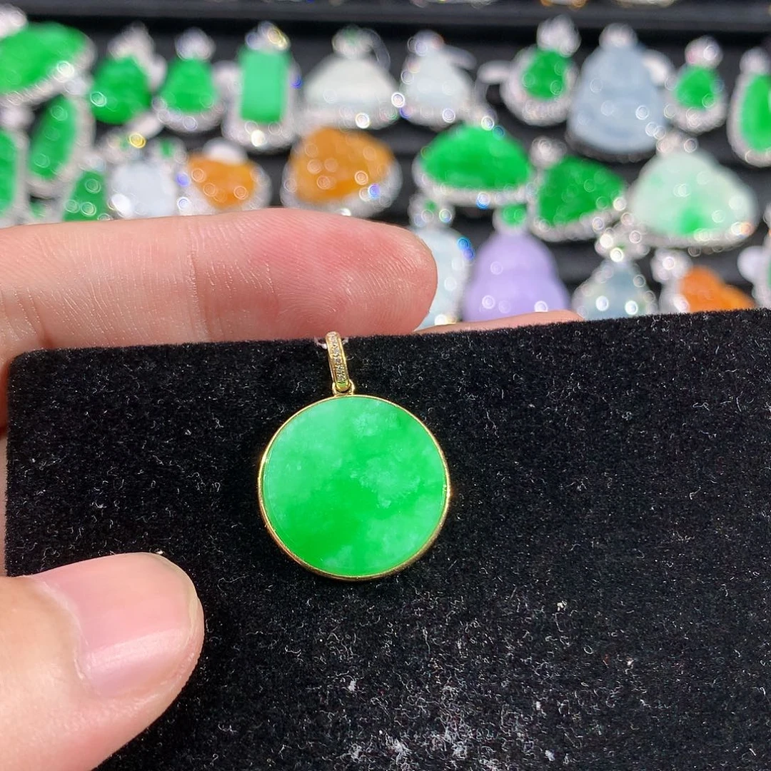 翡翠18K金镶嵌颈饰