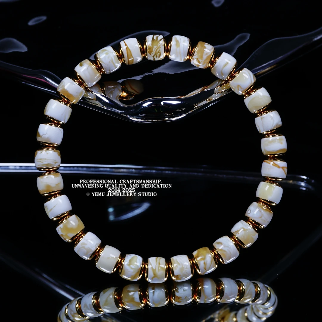 7毫米金妖白溶洞银镶单圈 一物一拍 天然俄料琥珀蜜蜡