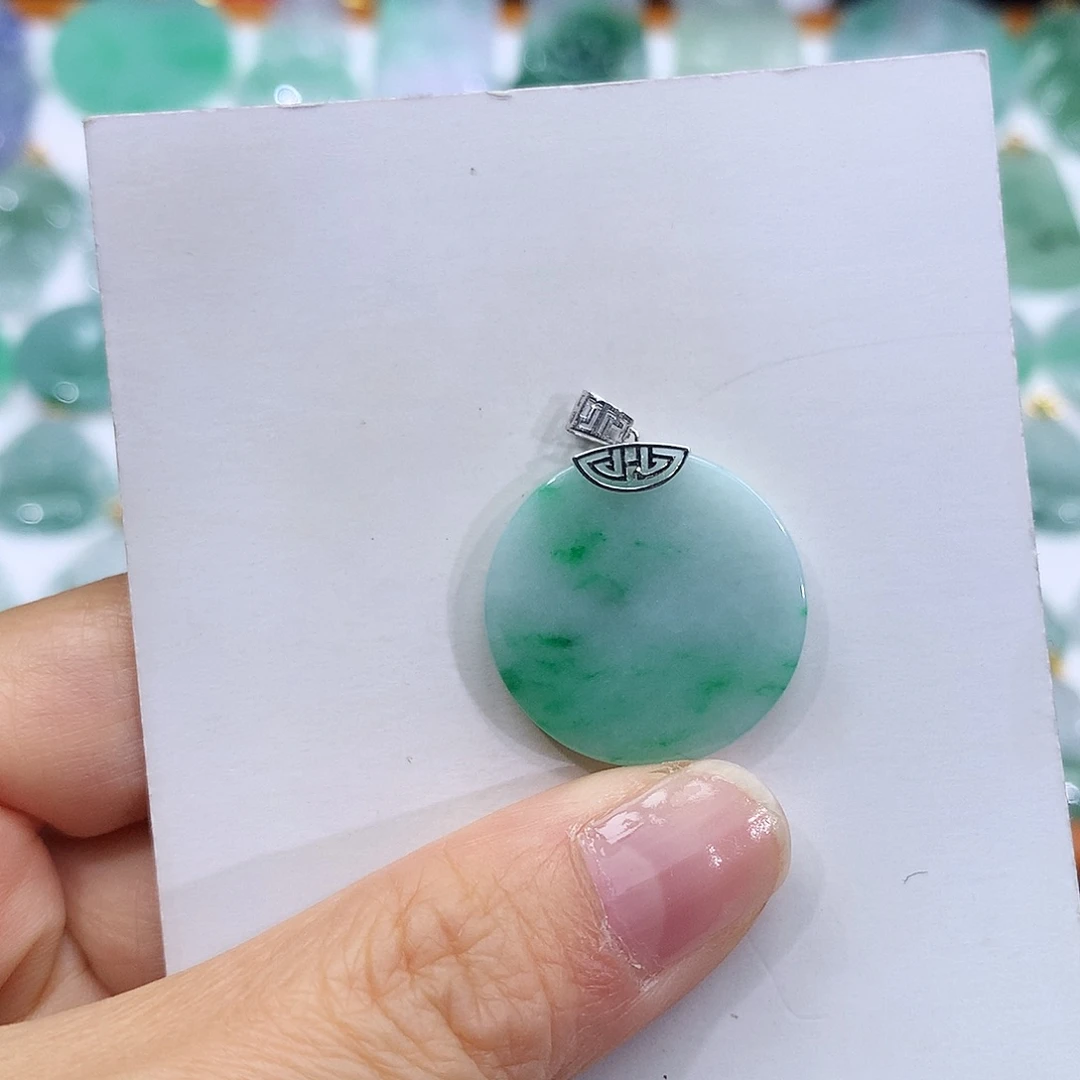 翡翠18K金镶嵌颈饰翡翠吊坠