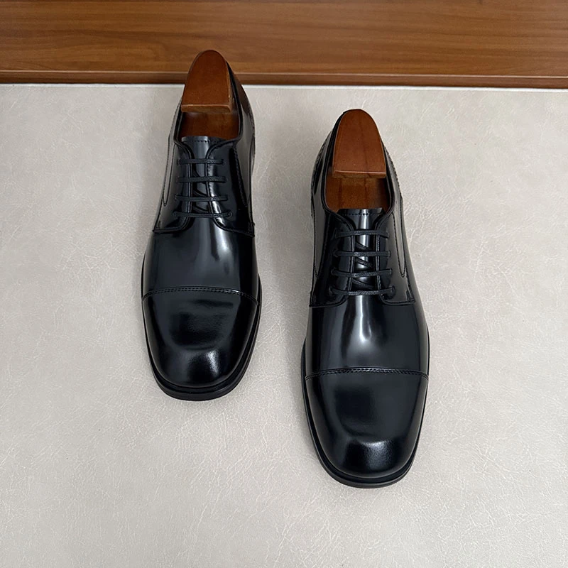 新款三接头方头时尚真皮男款商务系带德比鞋黑色休闲皮鞋琴底皮鞋