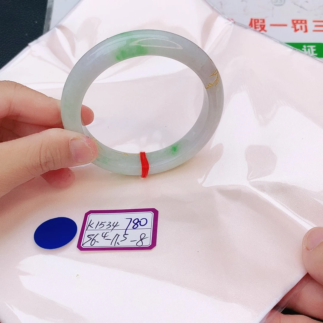 翡翠手镯未镶嵌翡翠