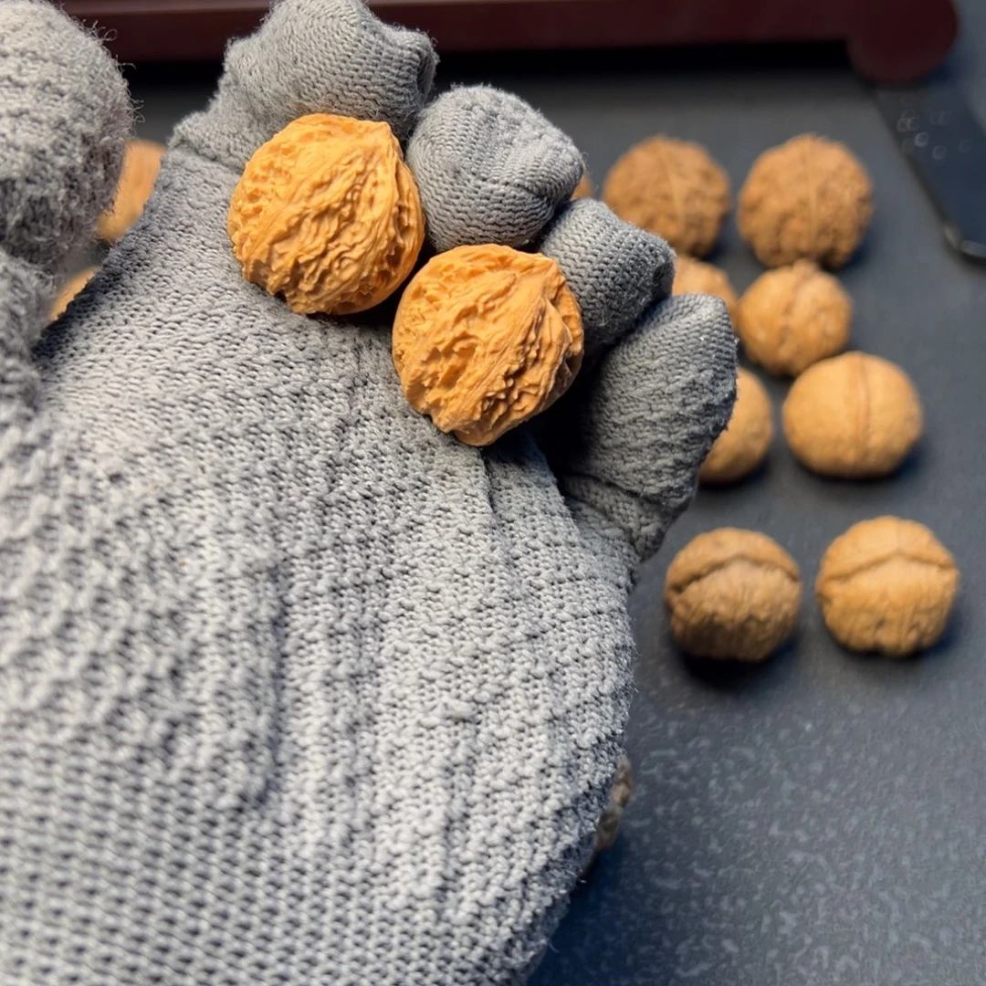 文玩核桃把件八棱蚂蚁