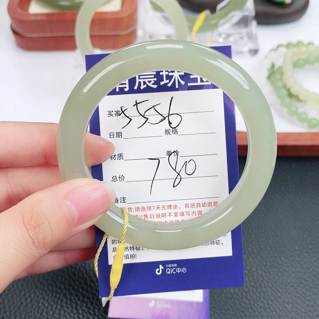 和田玉未镶嵌手镯