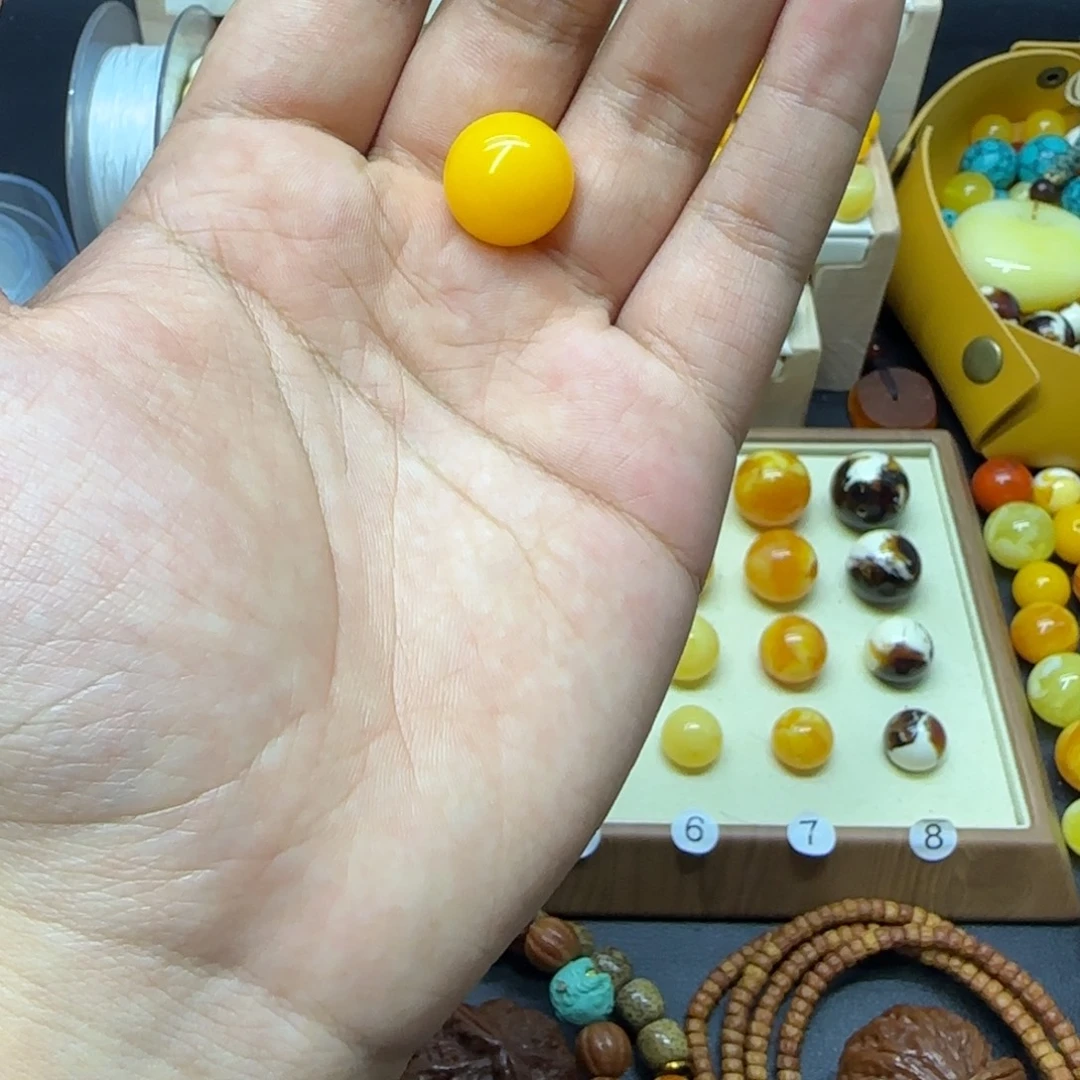 一***界琥珀未镶嵌裸石..