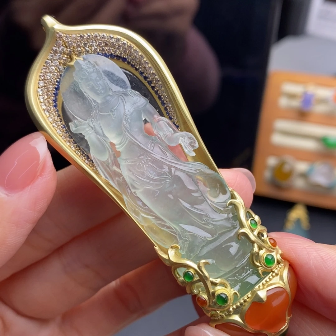 定制翡翠18K金镶嵌    华丽佛龛 佛像