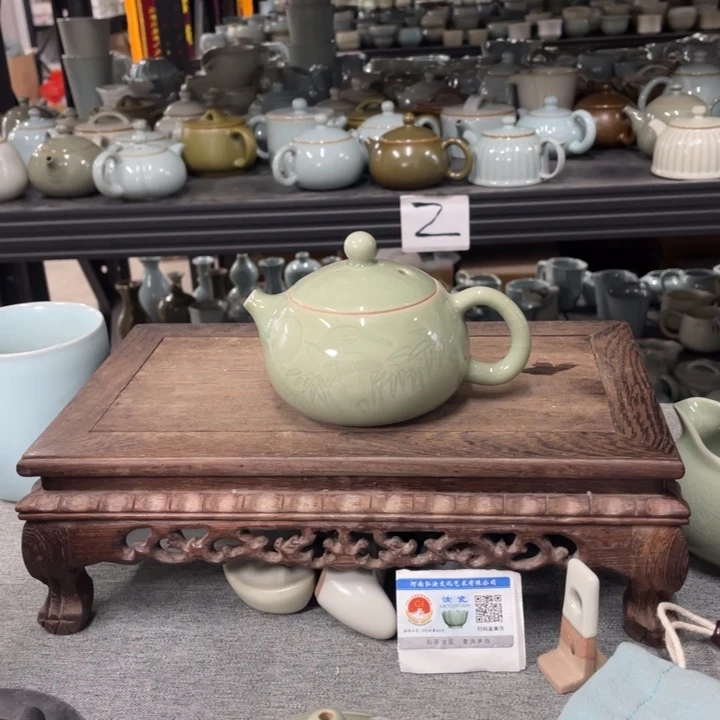 摆件翠青釉雕刻明星款西施壶