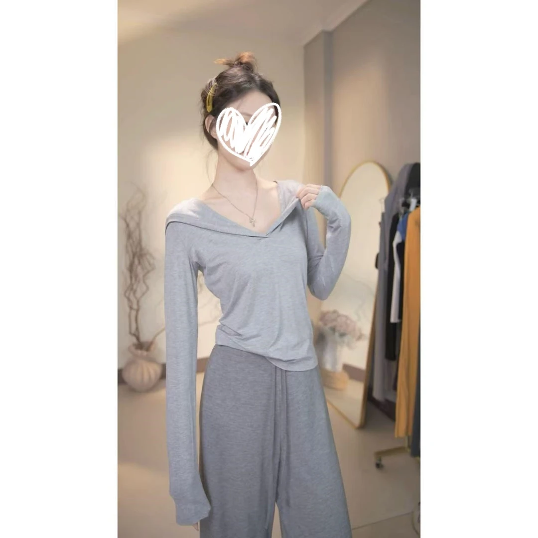 时尚简约纯色连帽设计打底衫柔软舒适百搭显瘦小众上衣