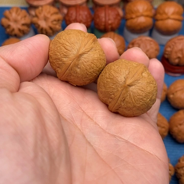 文玩核桃把件蛇皮球