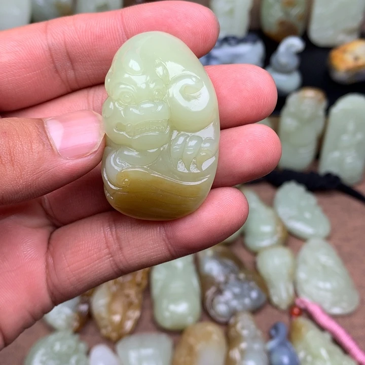 和田玉（糖玉）未镶嵌颈饰