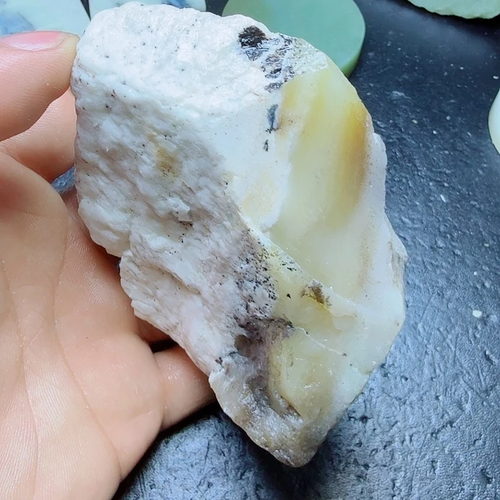 和田玉（糖玉）未镶嵌珠宝奇石