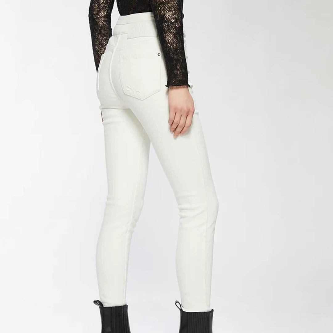 高腰白色牛仔裤女秋修身外穿显瘦小脚铅笔裤