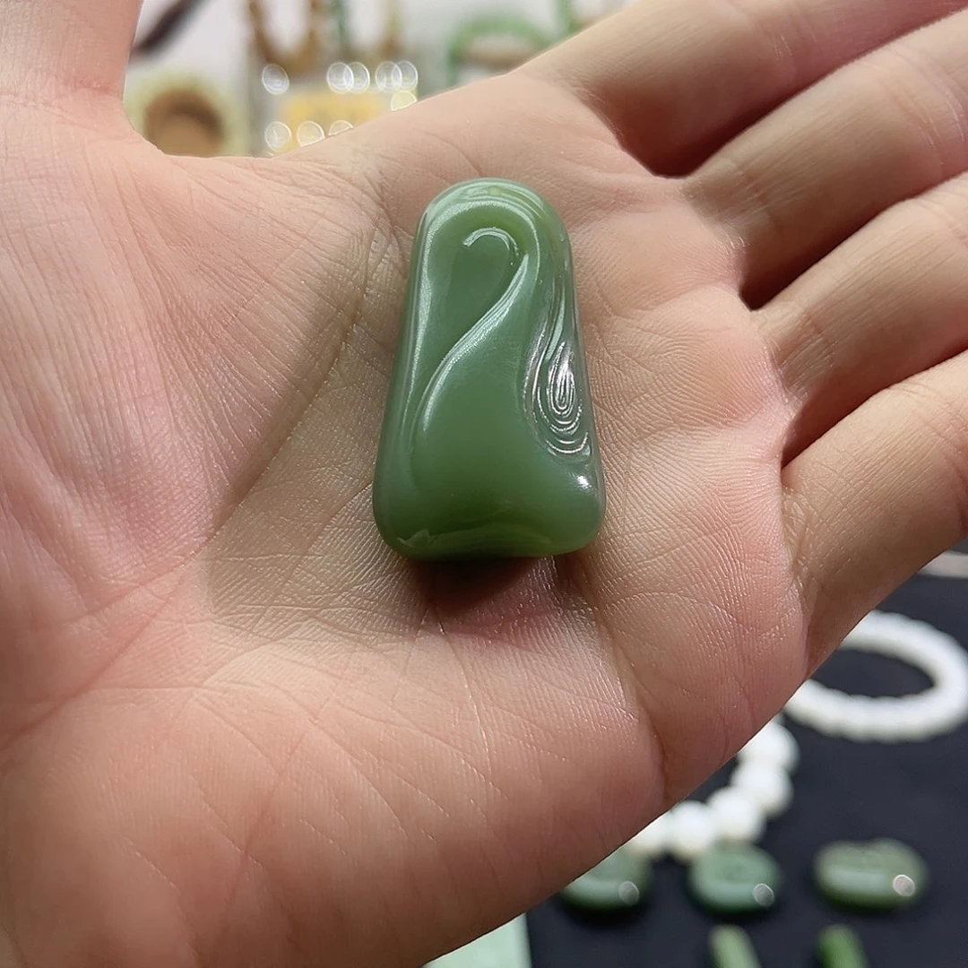 和田玉未镶嵌颈饰俄碧-粉青随型吊坠