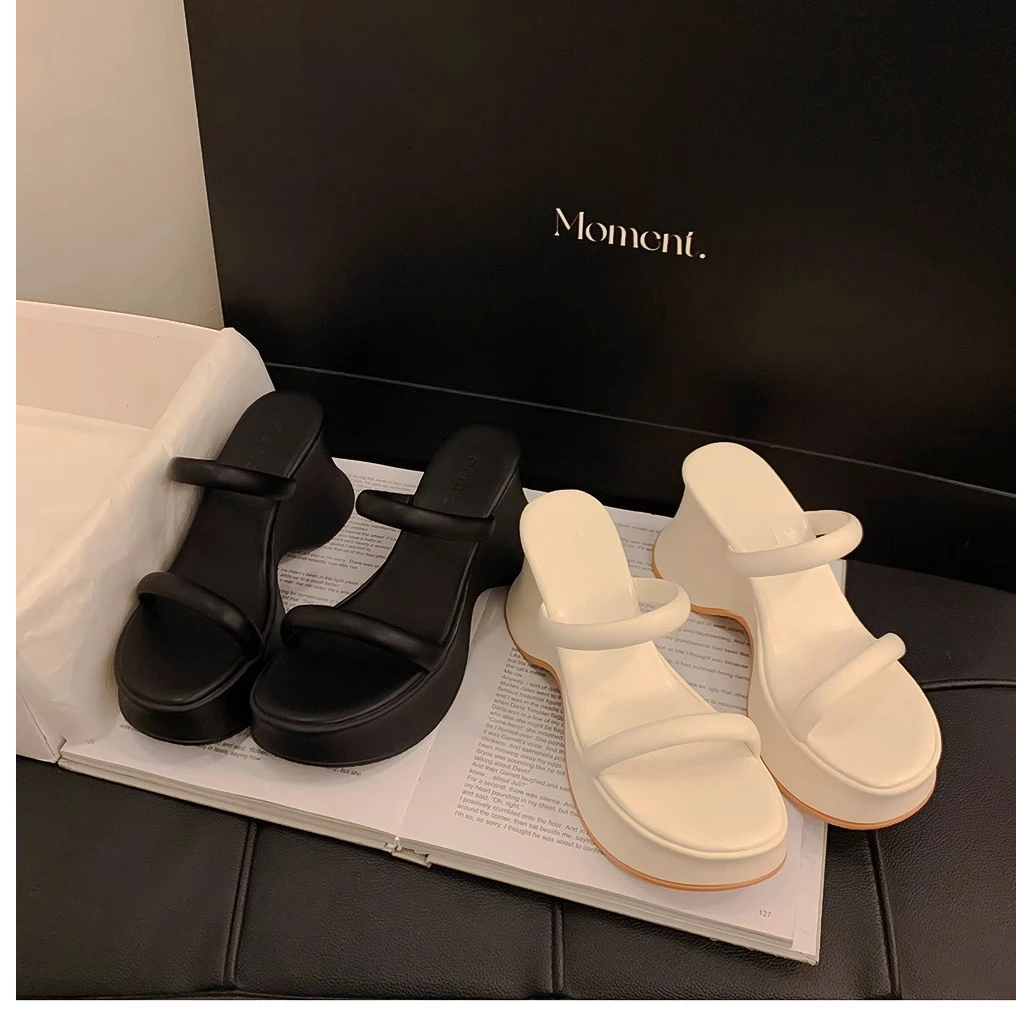 厚底增高一字凉拖鞋女夏季外穿2025年新款简约小个子百搭高跟凉鞋