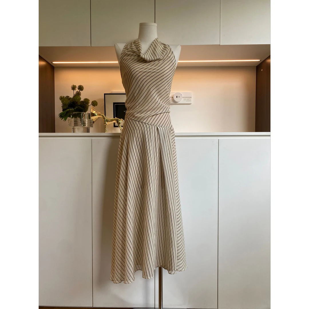 ACHI大也池乔其纱杏色条纹挂脖连衣裙女气质荡领度假长裙无袖裙子