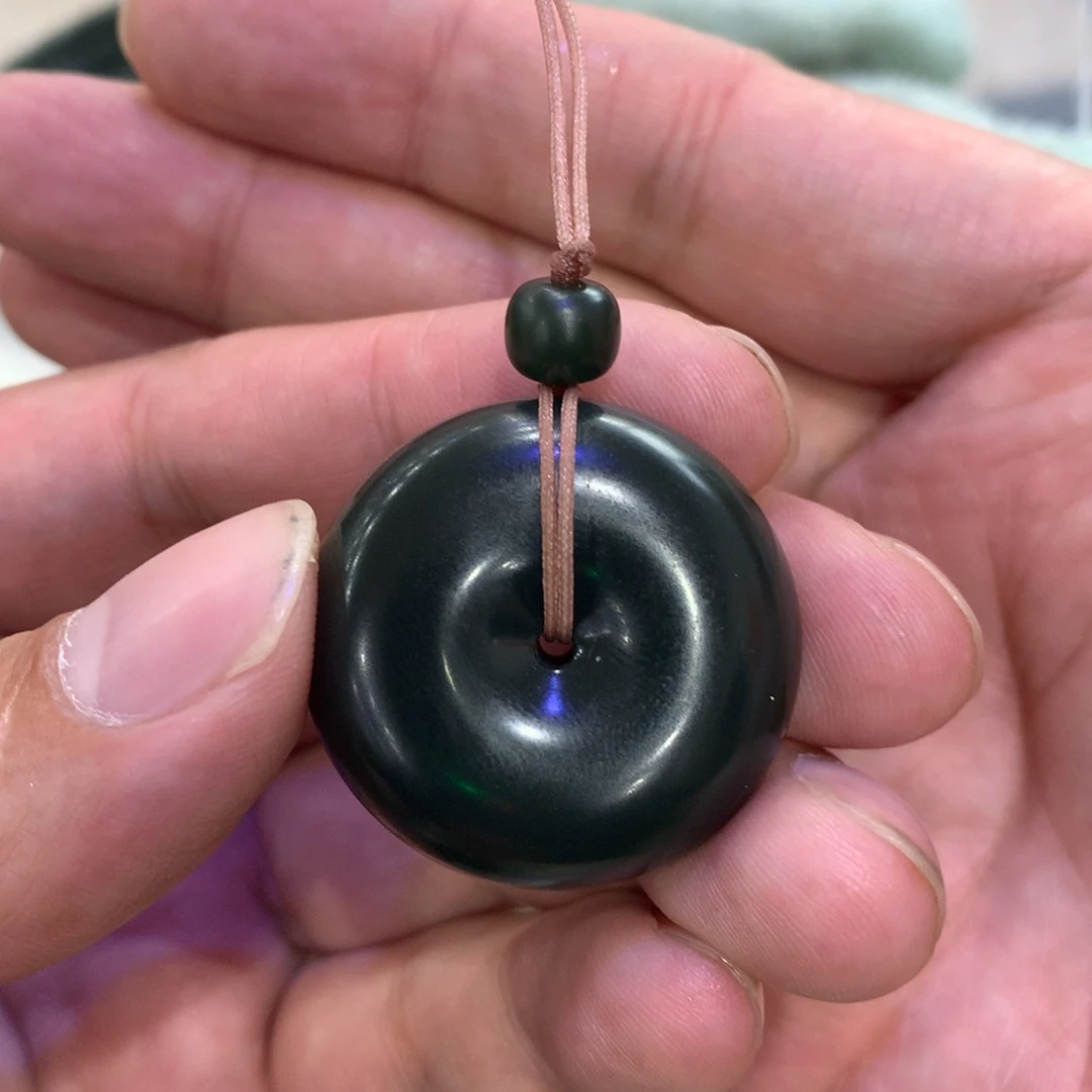 余****和田玉未镶嵌颈饰