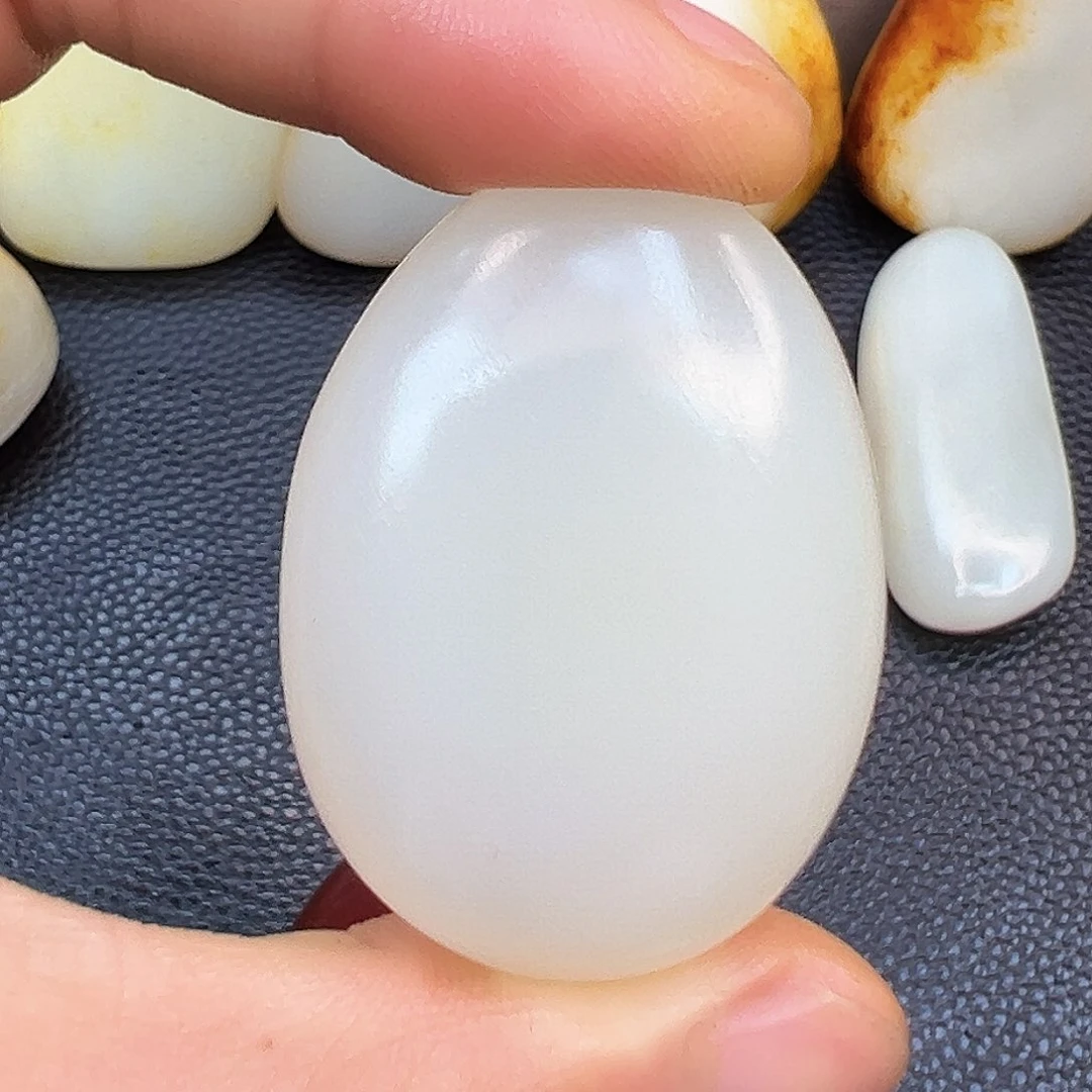 和田玉未镶嵌珠宝奇石