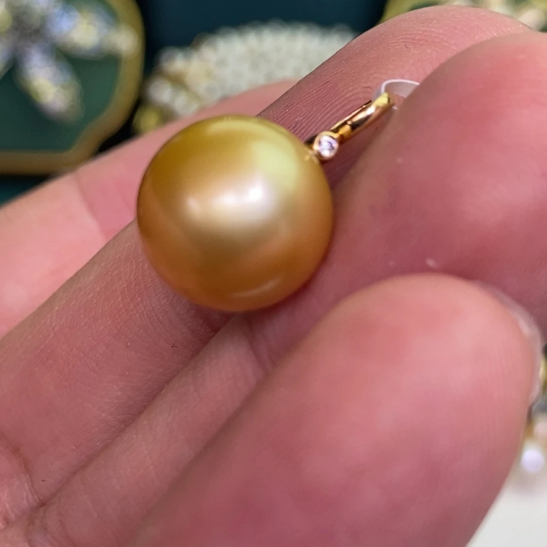 颈饰18K金镶嵌海水珍珠