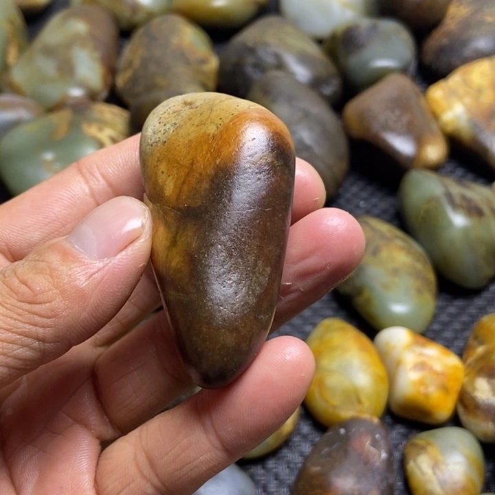 星***语未镶嵌和田玉（糖玉）珠宝奇石