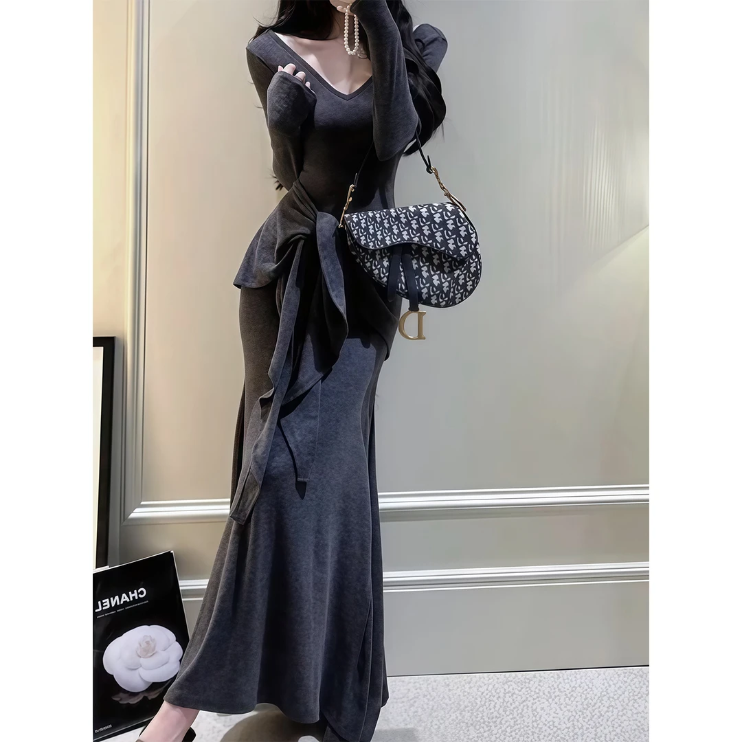 纯欲风辣妹V领露锁骨长袖连衣裙女秋季新款修身显瘦气质包臂长裙