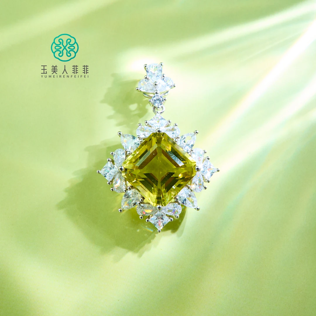 石惑珠宝~水晶吊坠约31*29mm-赠链