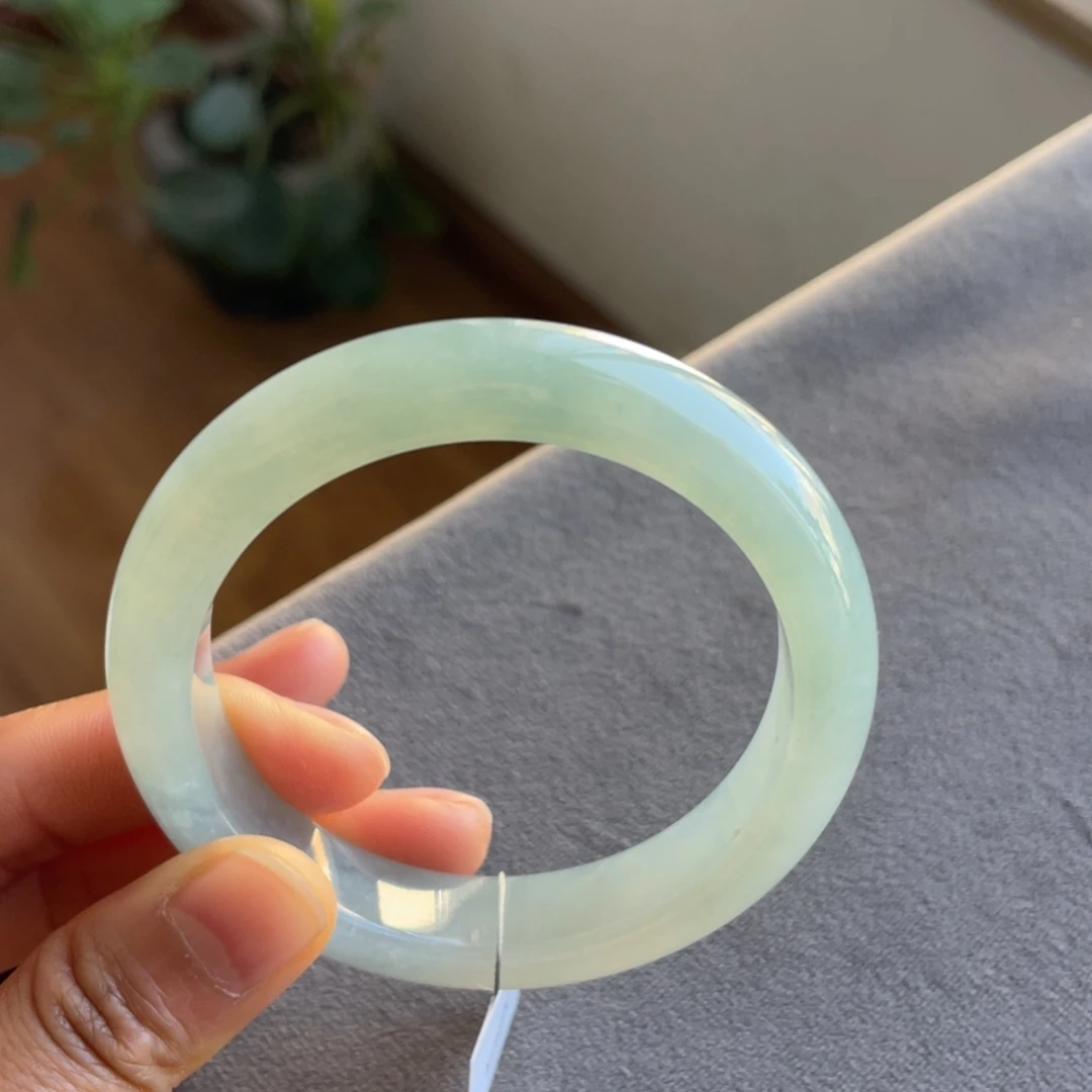 翡翠未镶嵌手镯蓝底润