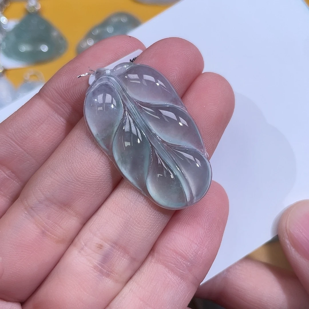 g***x翡翠未镶嵌颈饰叶子