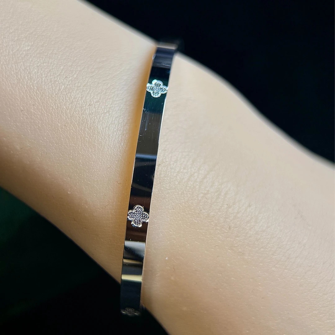 足银手镯 足银亮面四叶草闭口手镯