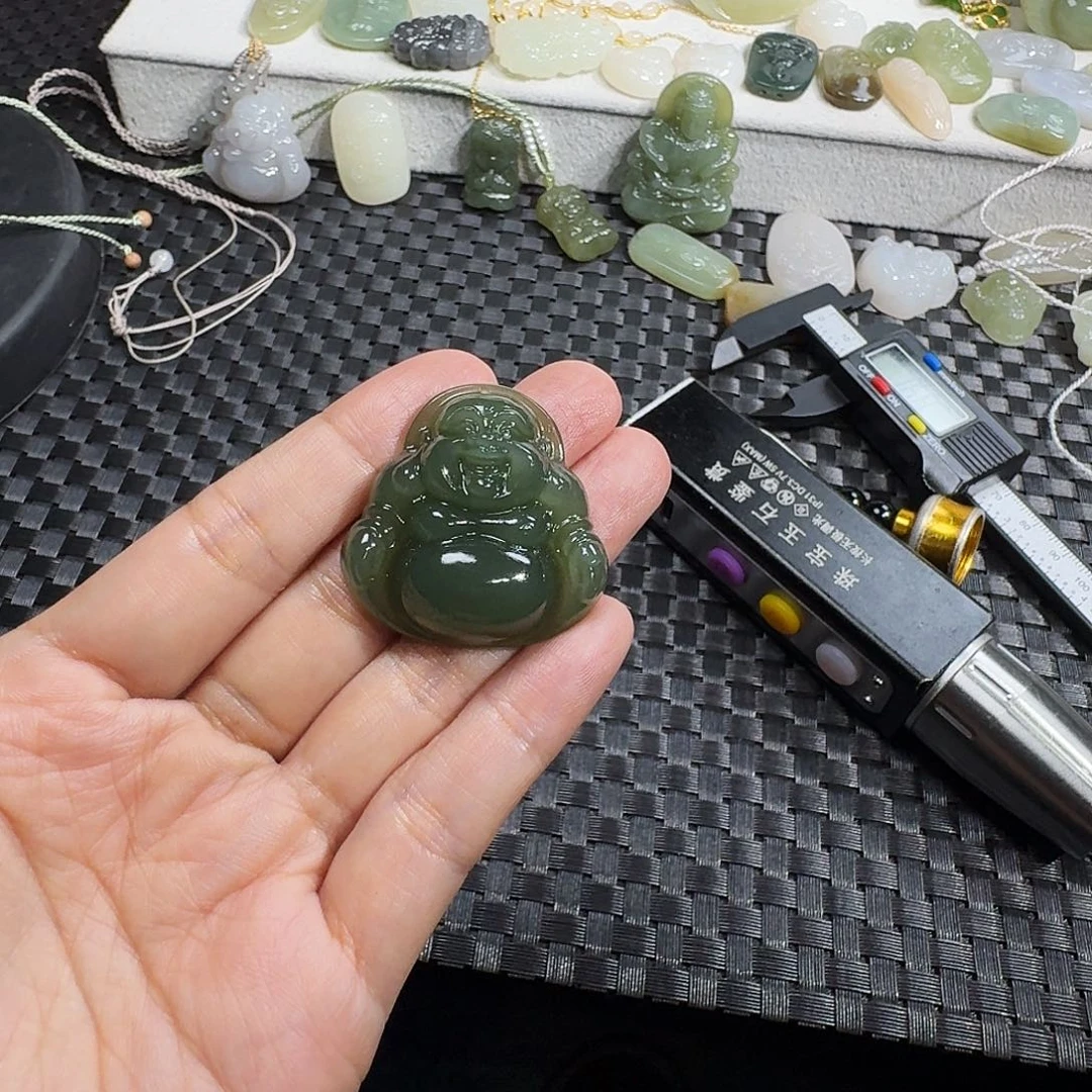 坦***.和田玉未镶嵌颈饰