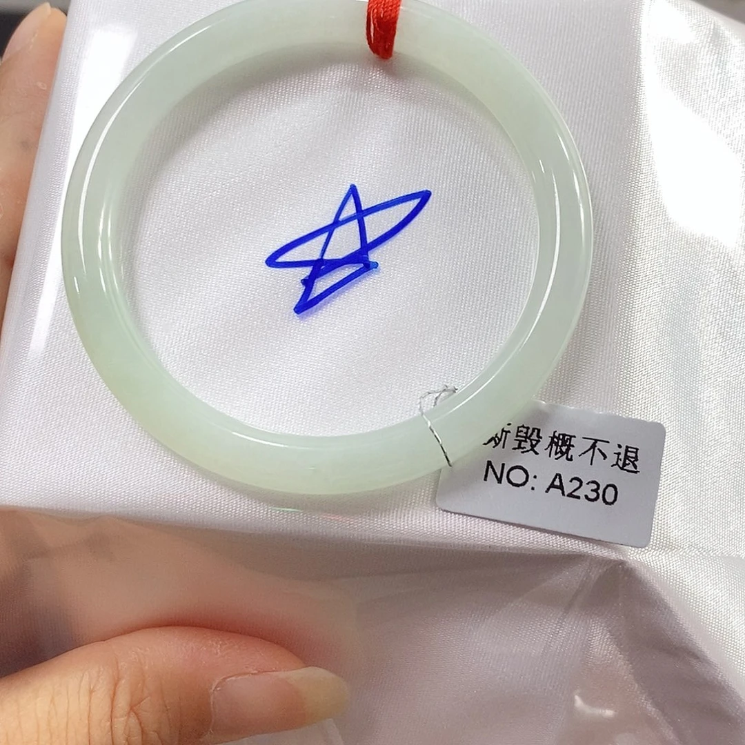 未镶嵌手镯翡翠手镯