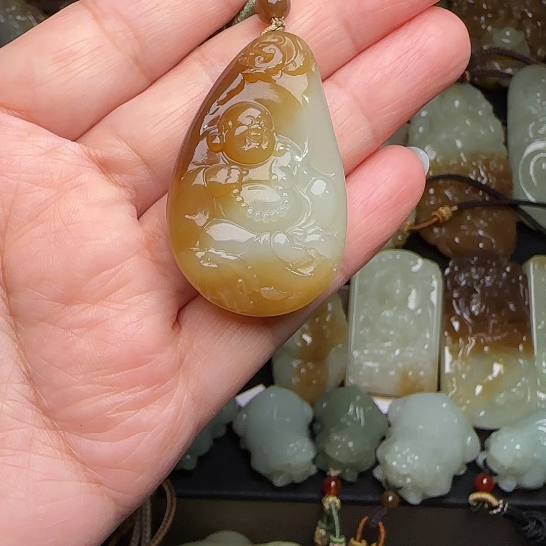 杨***花和田玉未镶嵌颈饰