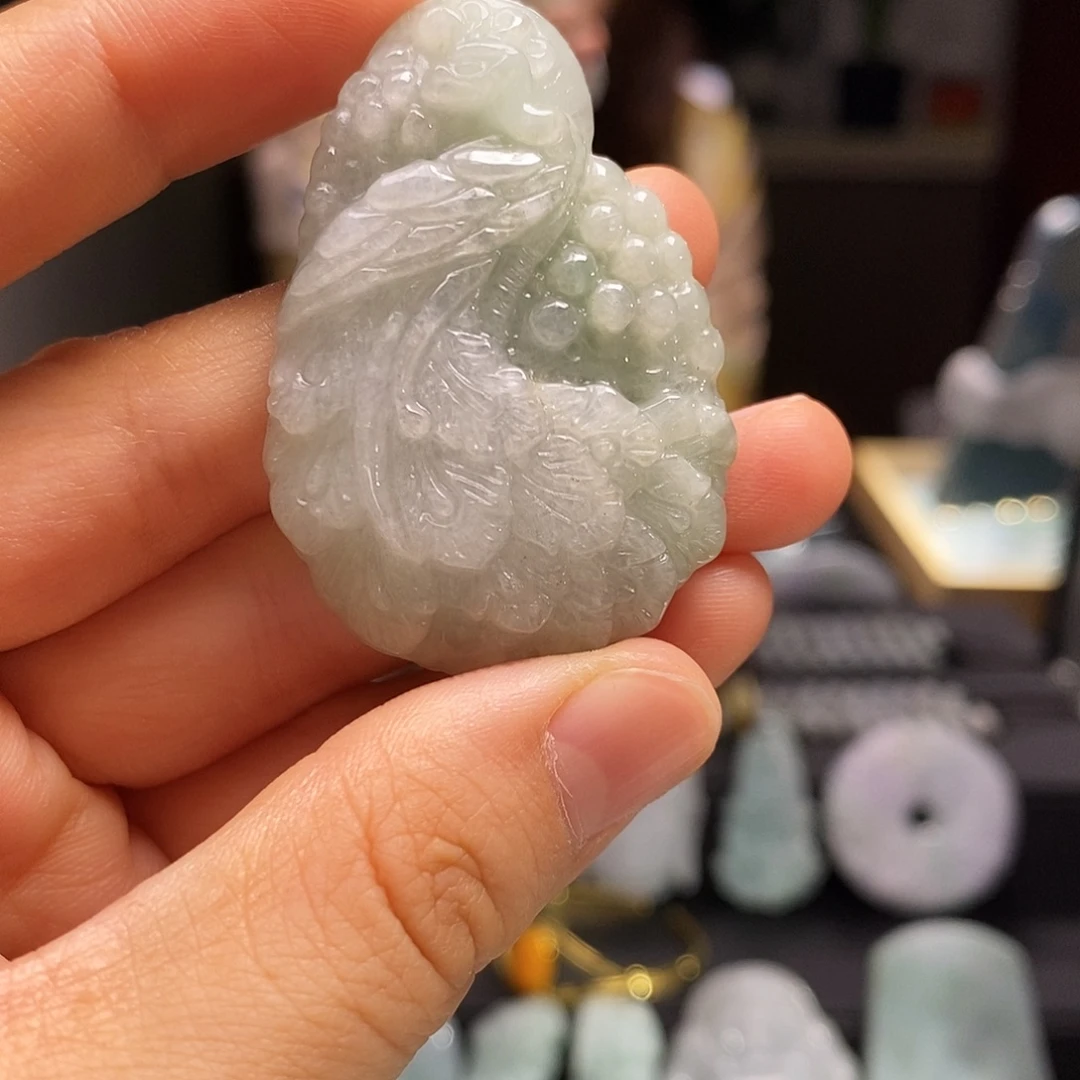 翡翠未镶嵌颈饰凤凰