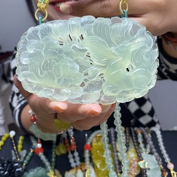 泓***ì蛇纹石玉未镶嵌颈饰