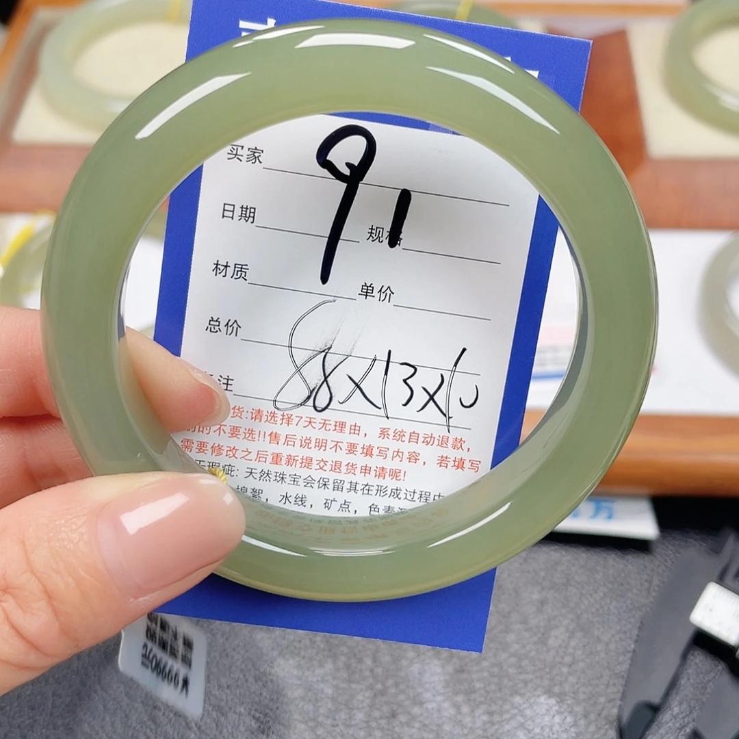 和田玉未镶嵌手镯