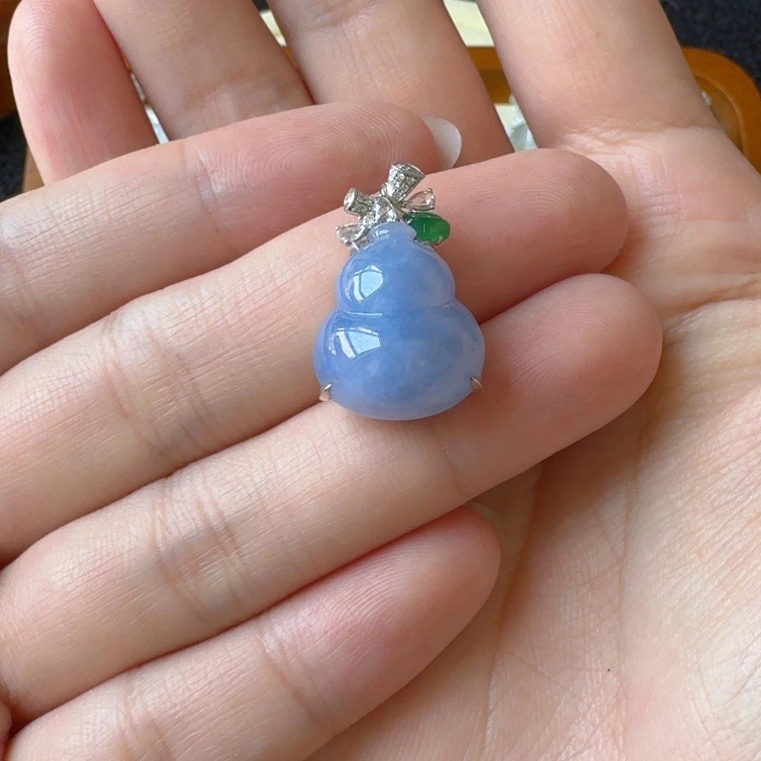 翡翠18K金镶嵌颈饰吊坠