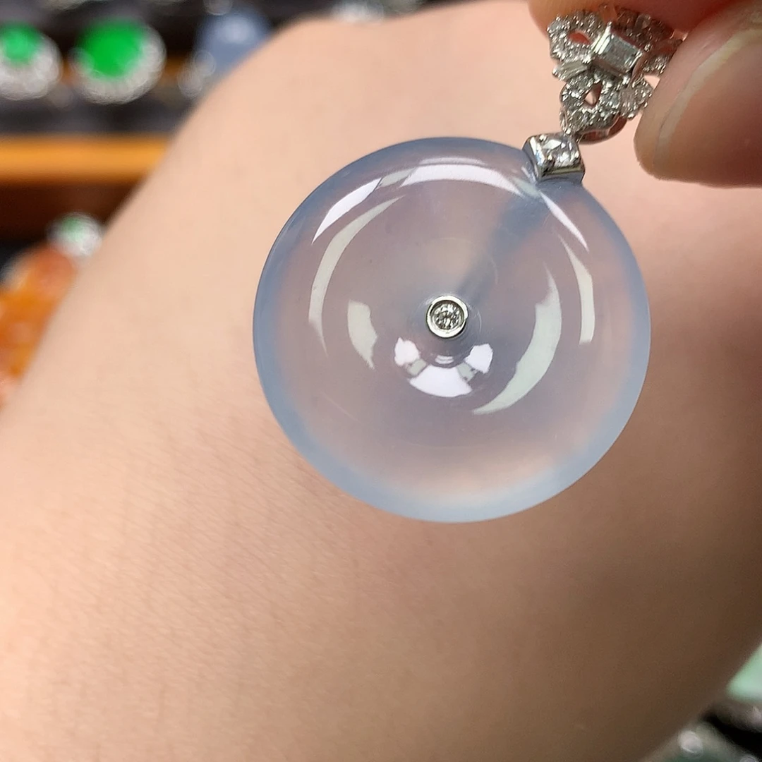 颈饰18K金镶嵌翡翠
