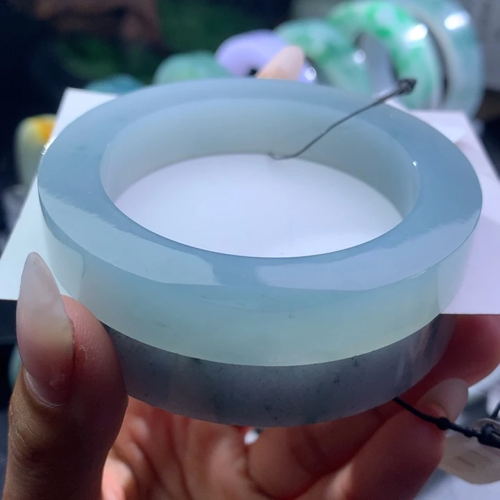 定制翡翠未镶嵌翡翠手镯