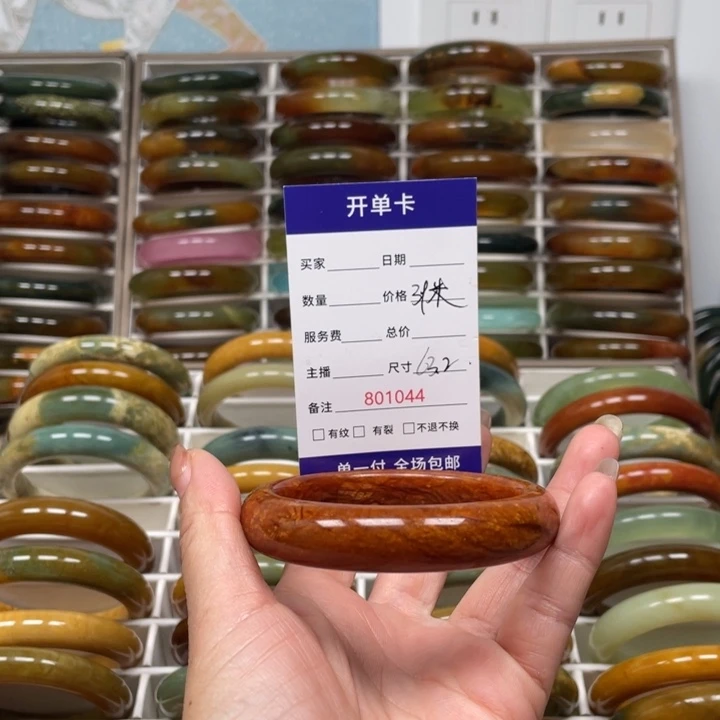 丑***妞蛇纹石玉未镶嵌手镯