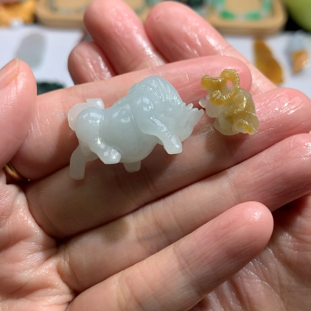 定制翡翠未镶嵌张*素牛