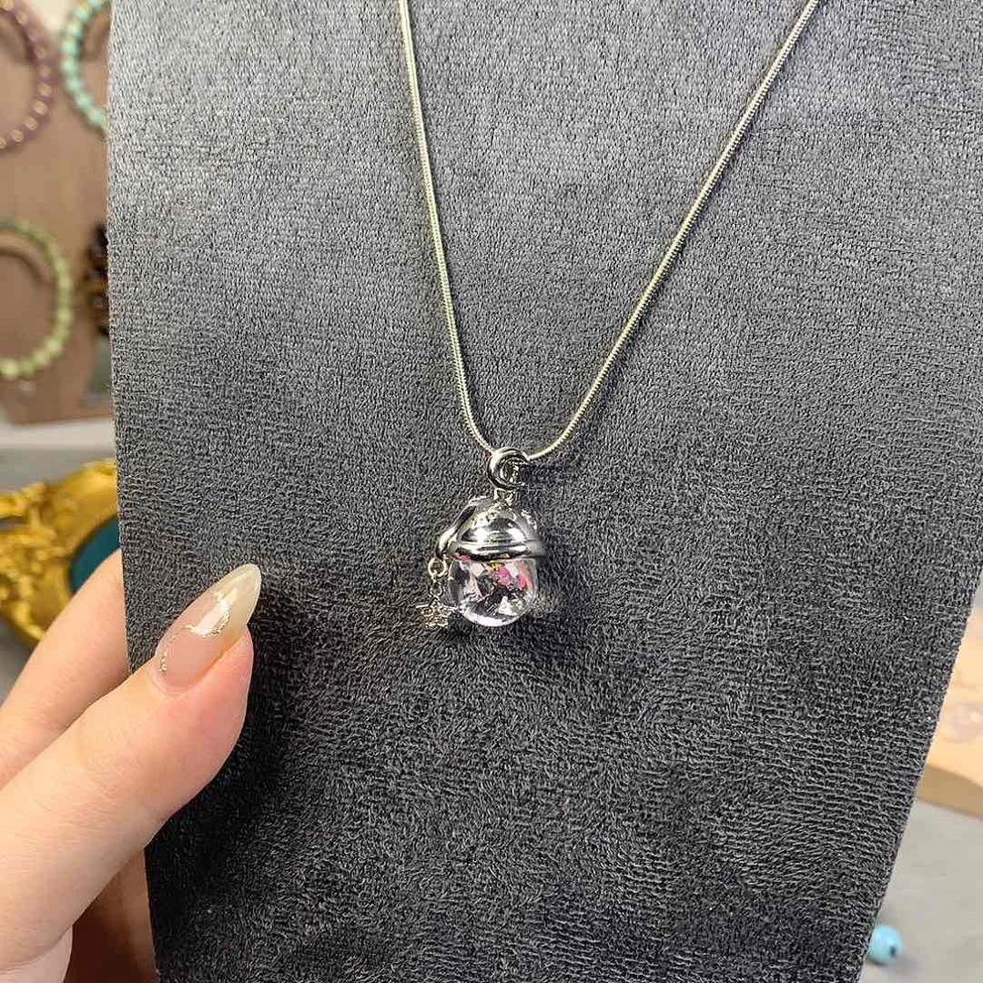 白阿塞圣诞帽吊坠 加链子