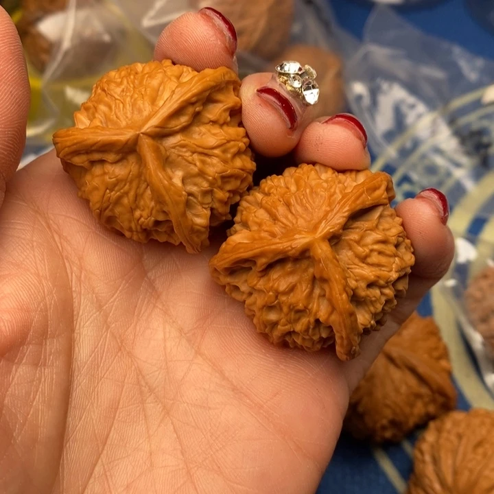 桃核吊坠舌头37核桃