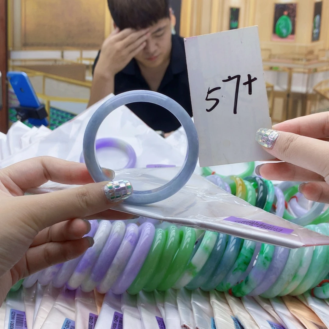 翡翠未镶嵌手镯qq
