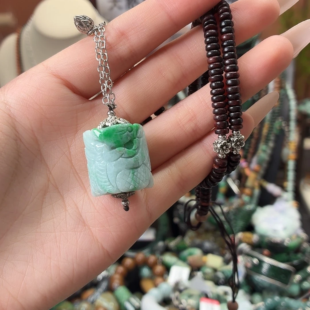 翡翠未镶嵌耳饰吊坠