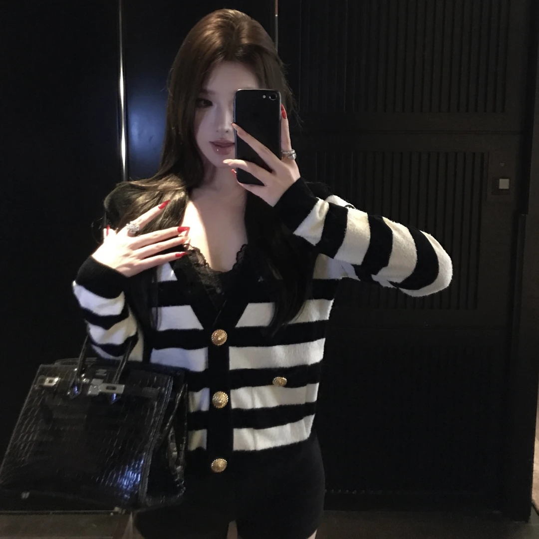 Balmain/巴尔曼 1a031 SS24拼色单排扣v领长袖针织衫 38码