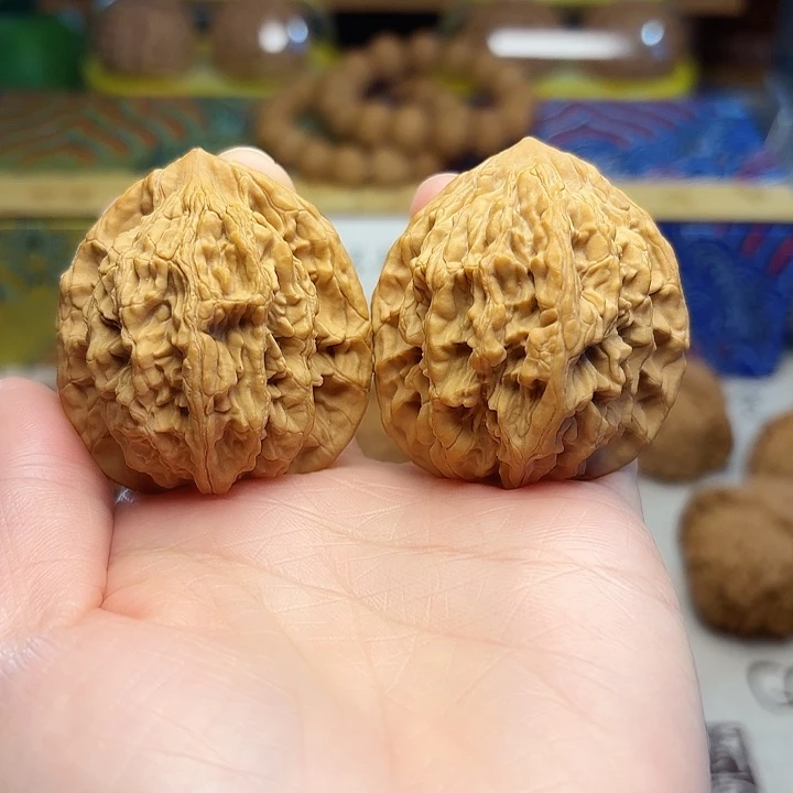 文玩核桃吊坠虎头42