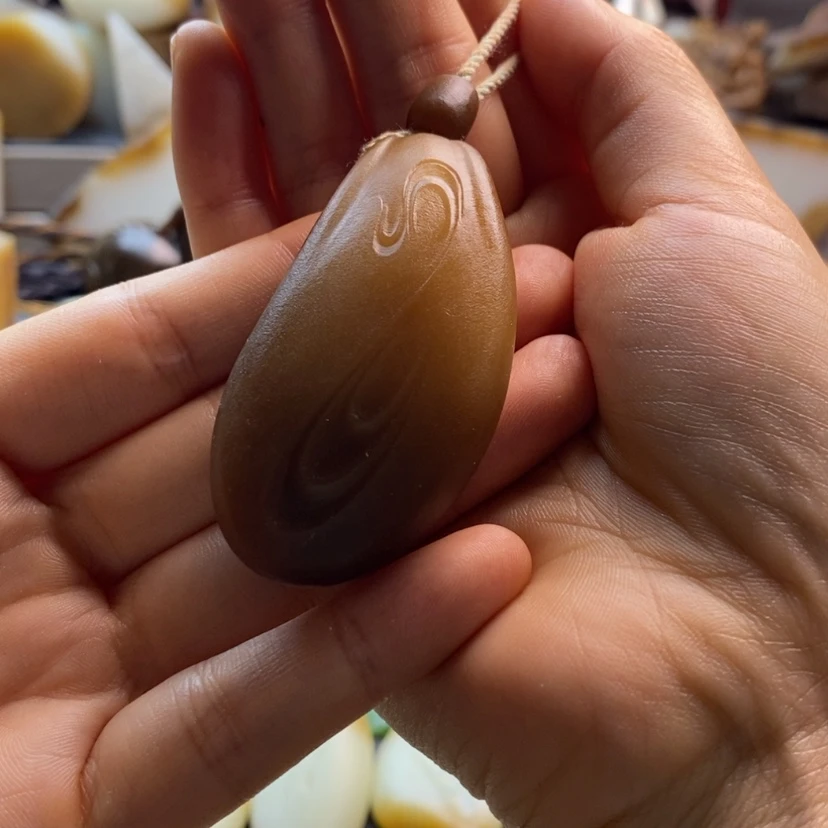 【闪购商品】和田玉（糖玉）未镶嵌颈饰释**羽