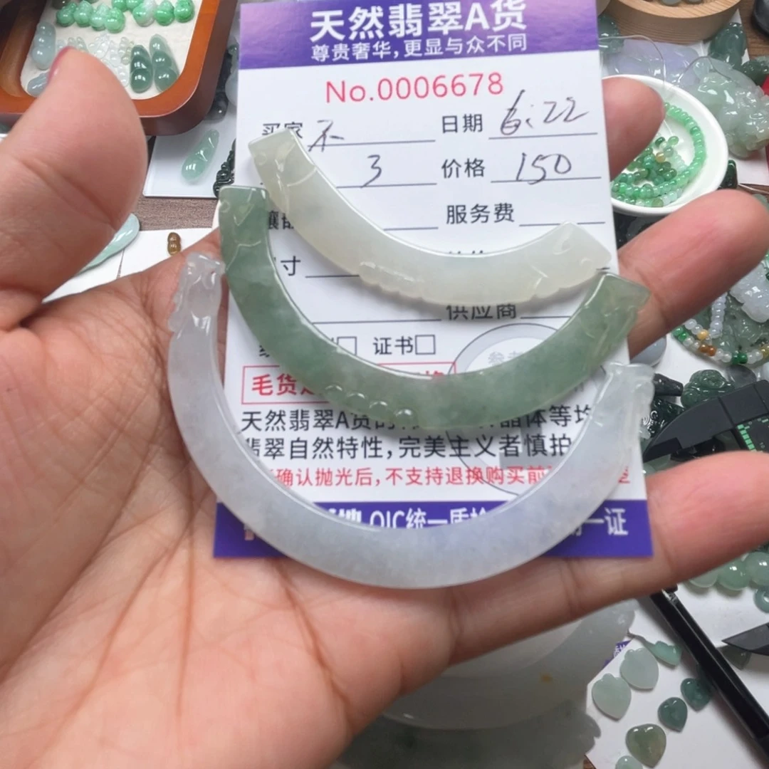 翡翠未镶嵌颈饰不*