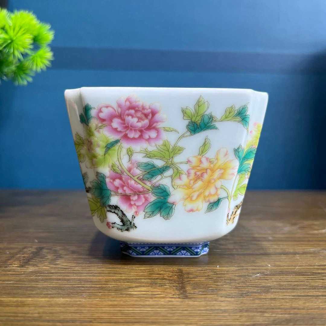 景德镇陶瓷粉彩四方牡丹主人杯