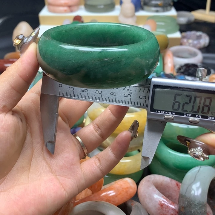 未镶嵌手镯石英质玉